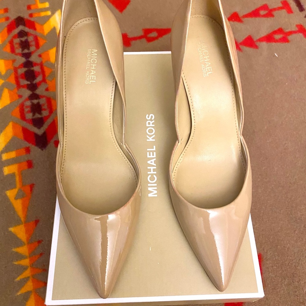 Michael Kors natural patent heels, like new size 7
